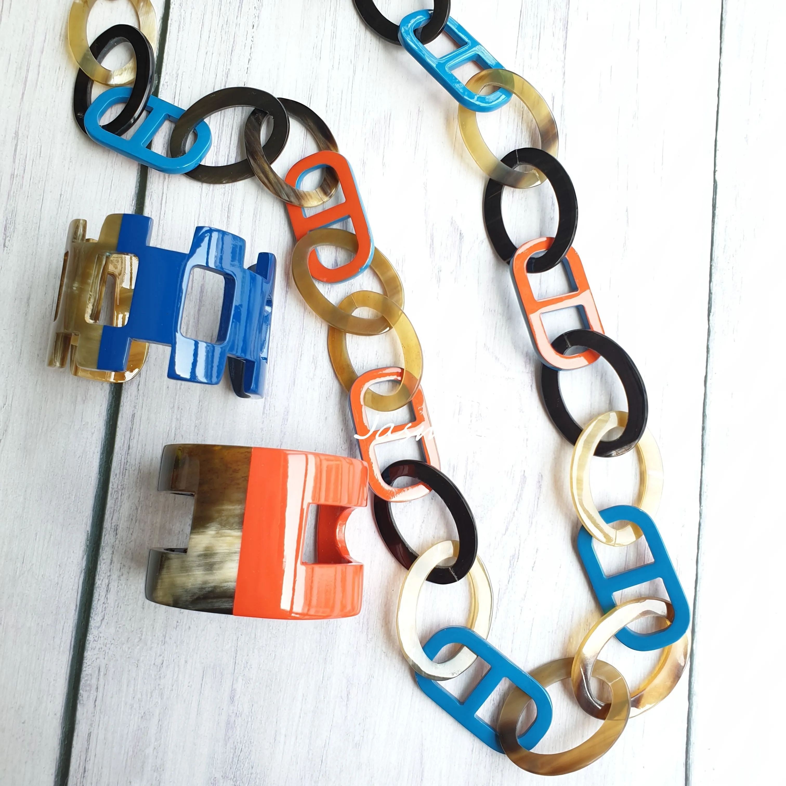 Colorful and Trendy Necklace J17866, Made by Buffalo Horn and Lacquer