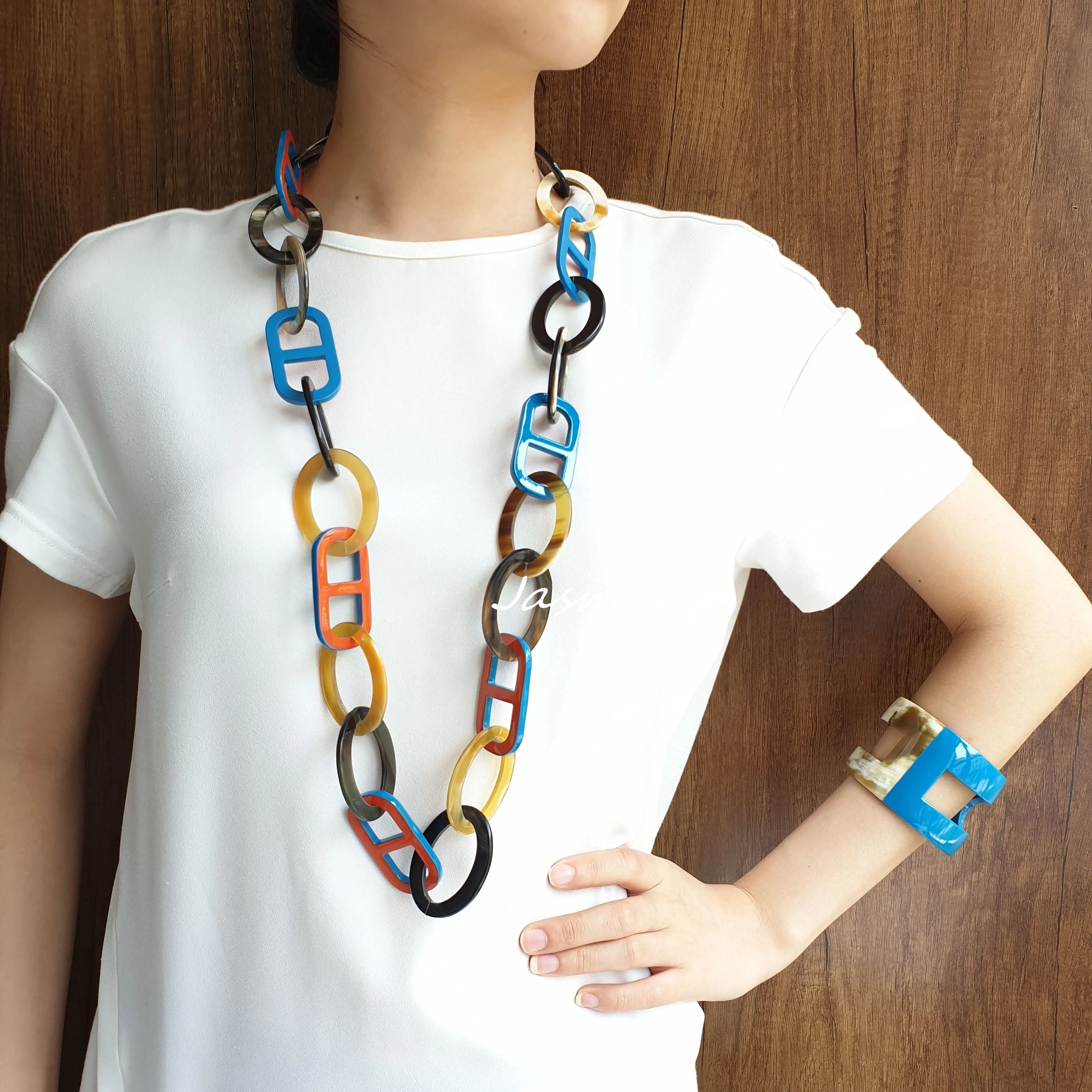 Colorful and Trendy Necklace J17866, Made by Buffalo Horn and Lacquer