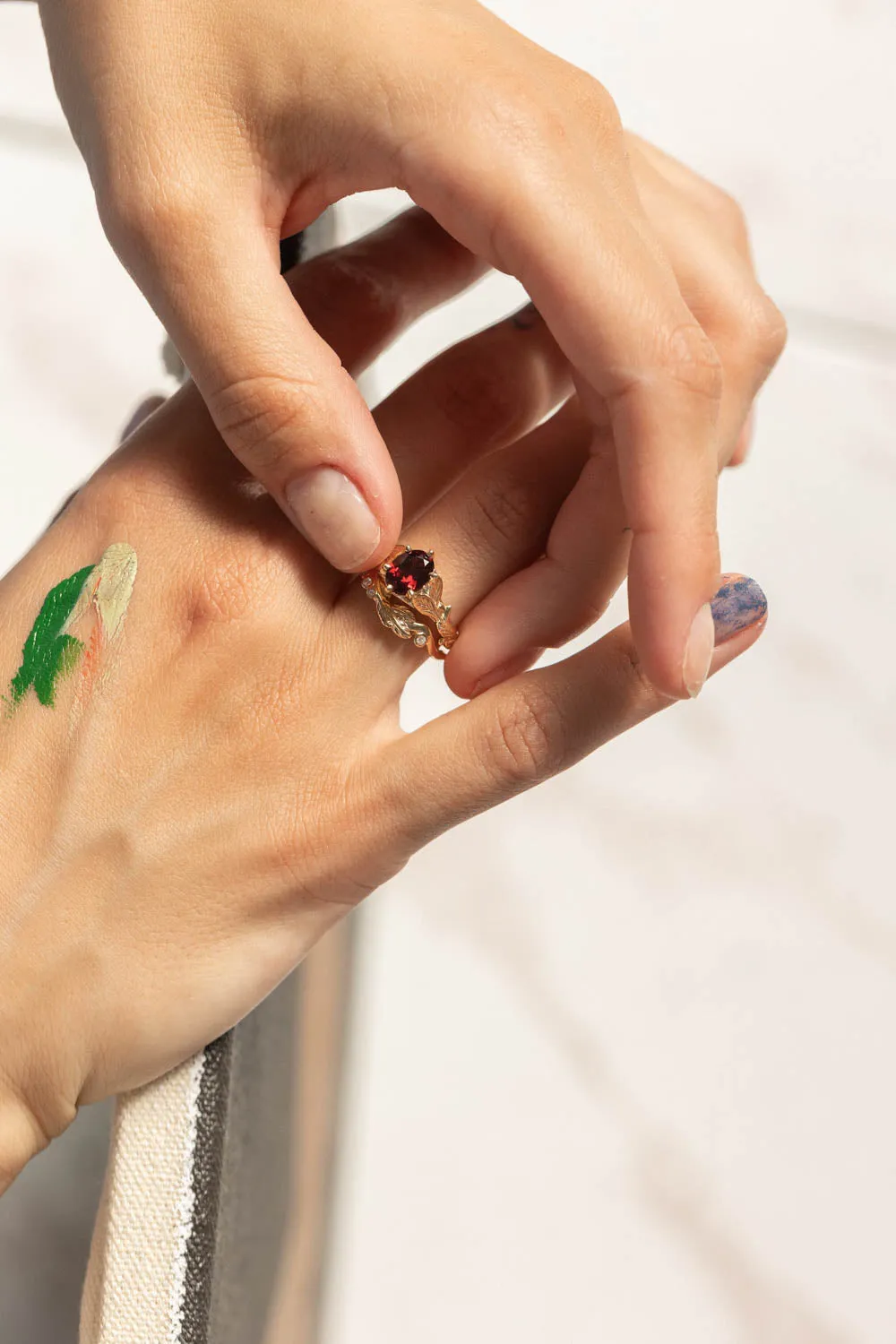 Garnet gold leaves engagement ring set, nature inspired bridal ring set / Freesia