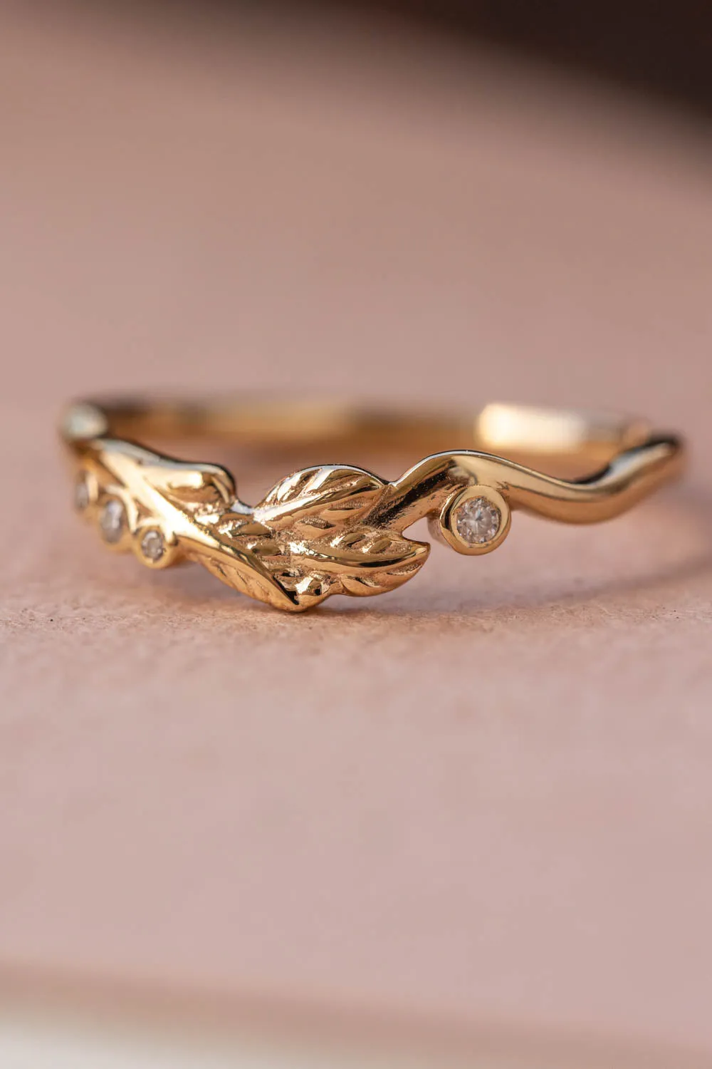 Garnet gold leaves engagement ring set, nature inspired bridal ring set / Freesia