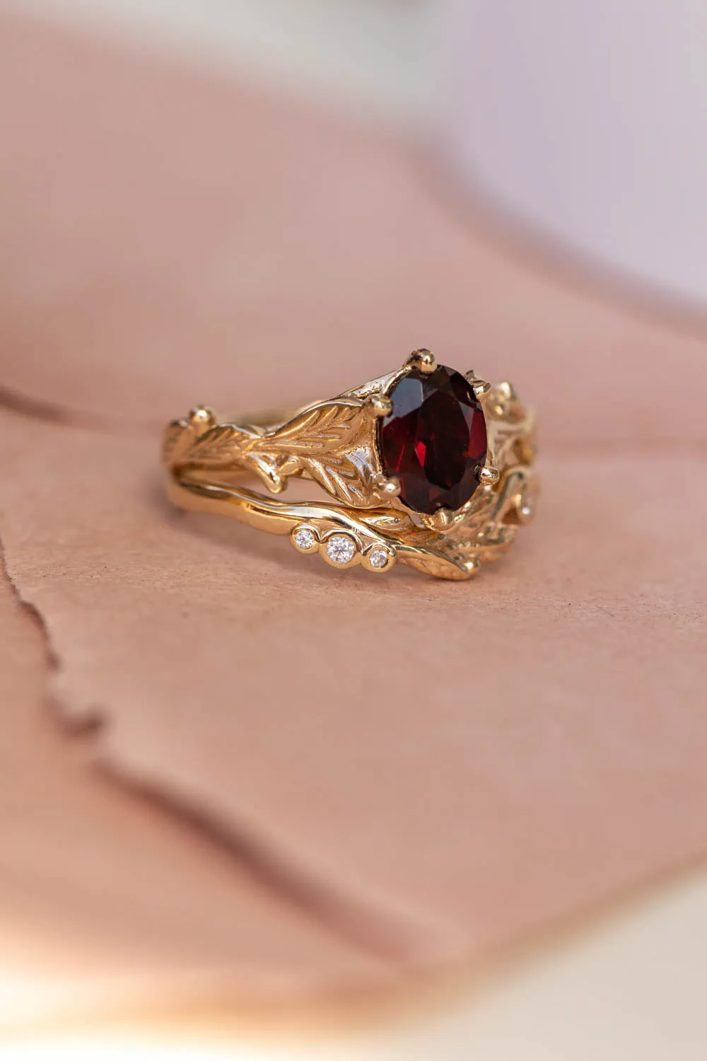 Garnet gold leaves engagement ring set, nature inspired bridal ring set / Freesia