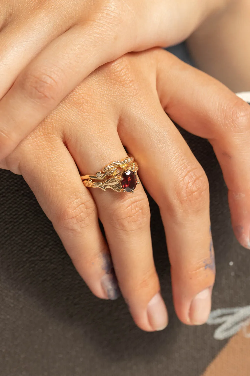 Garnet gold leaves engagement ring set, nature inspired bridal ring set / Freesia