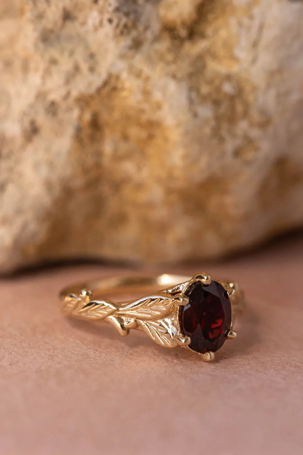 Garnet gold leaves engagement ring set, nature inspired bridal ring set / Freesia