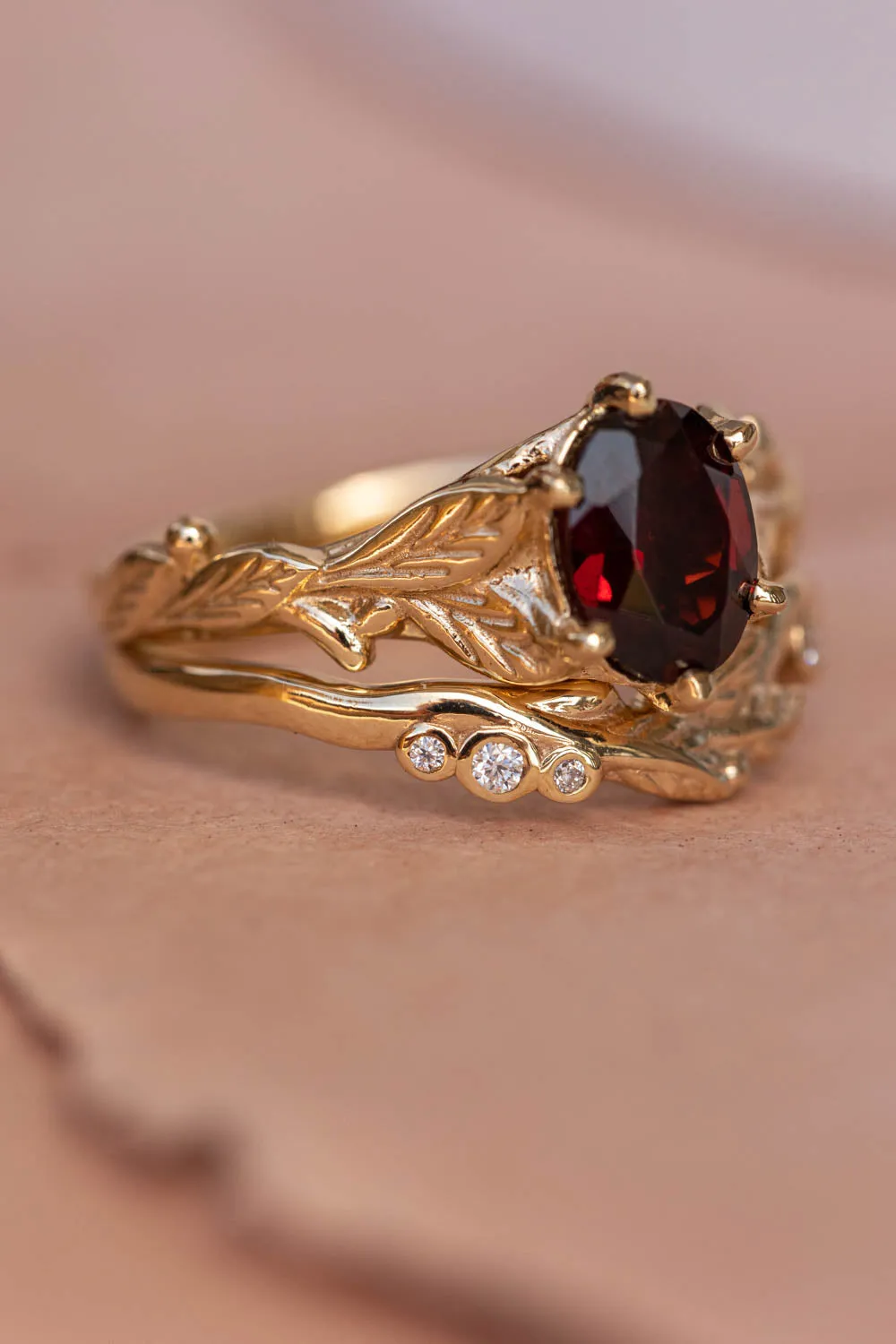 Garnet gold leaves engagement ring set, nature inspired bridal ring set / Freesia