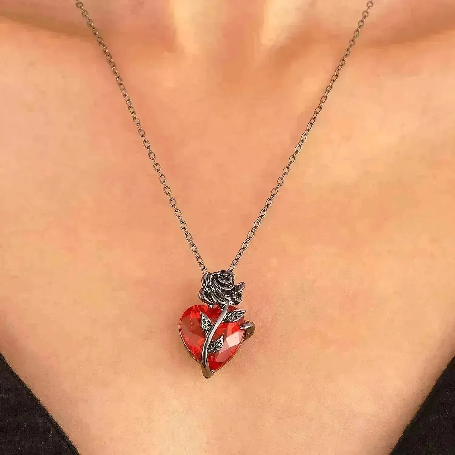 Punk Rose Love Necklace Fashion Personality Heart-shaped Clavicle Chain Pendant Necklace For Valentine's Day
