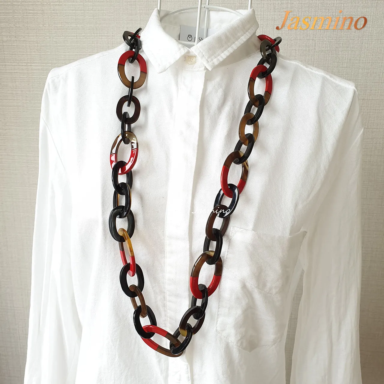 Stunning Horn Necklace J17558,  Sources as Natural Buffalo Horn and Lacquer