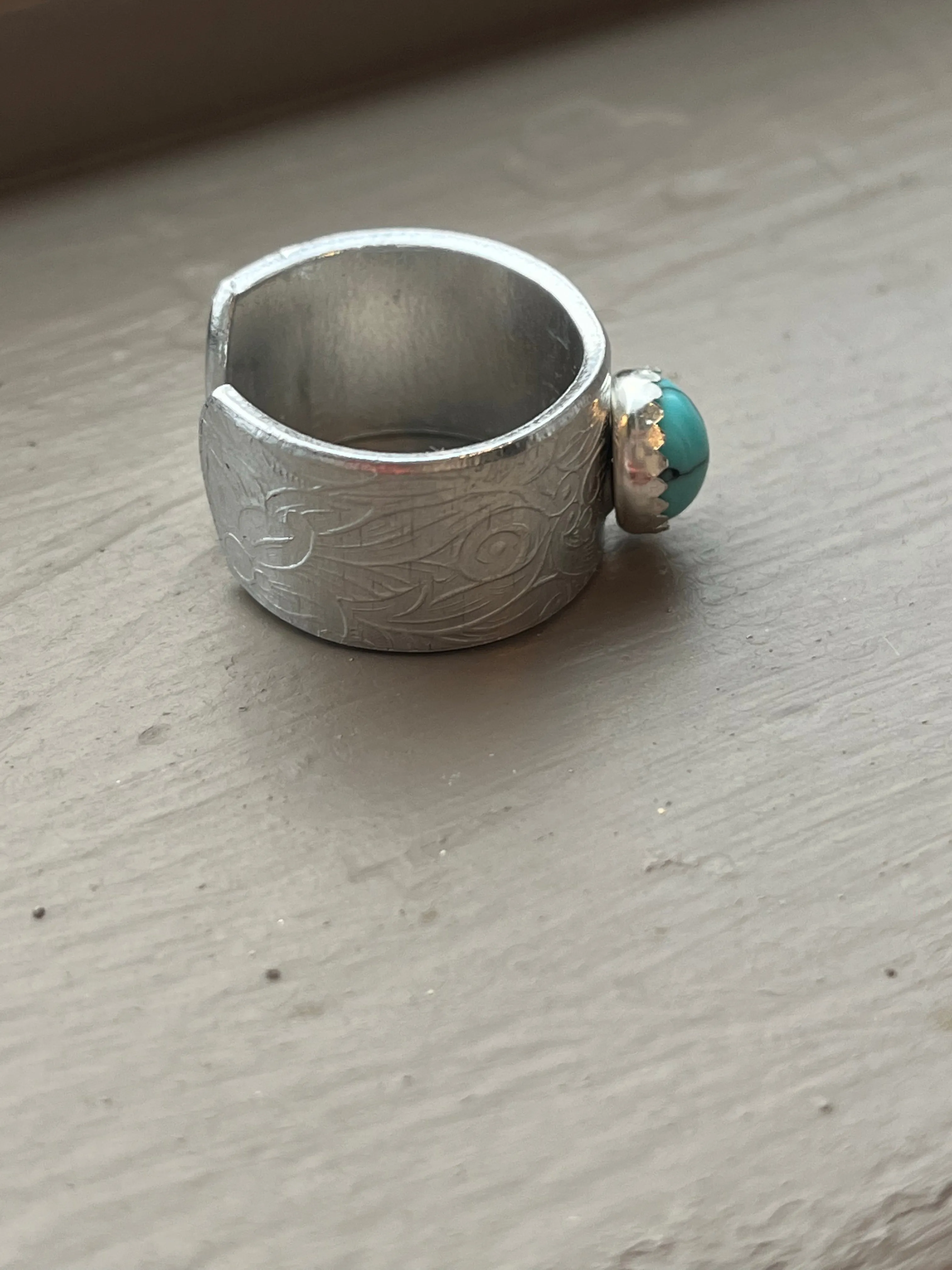Turquoise Stone Floral Tooled Ring